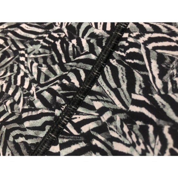 RARE Lululemon Wunder Under Nulux Dazzle Hi-Rise 28” Size 4 - Picture 14 of 14